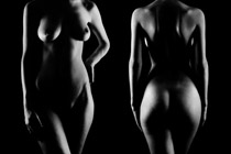 akt schwarz-weiss schatten streiflicht torso