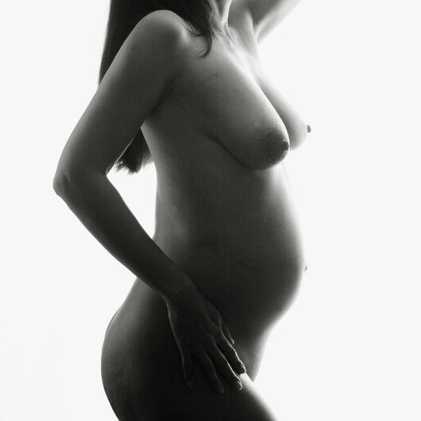 Babybauchfoto: Akt in der Schwangerschaft